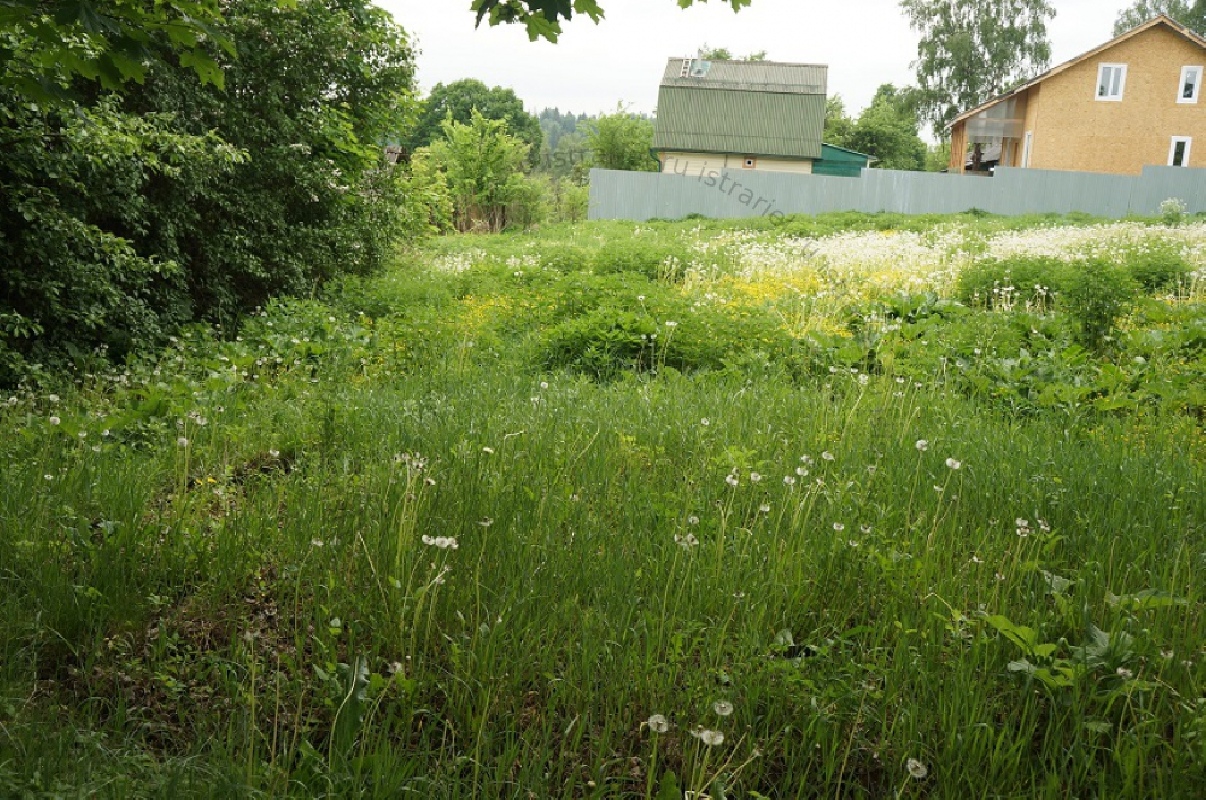 участок с коммуникациями