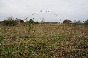 участок с коммуникациями