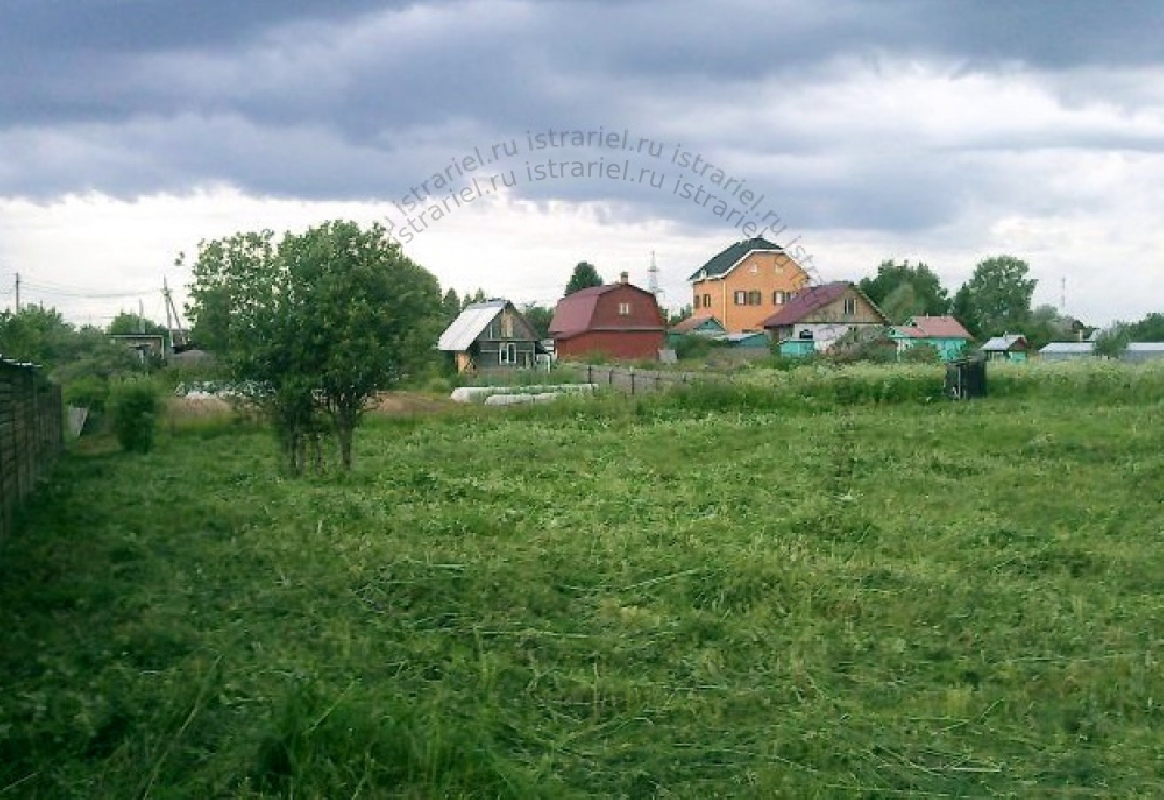 участок с коммуникациями