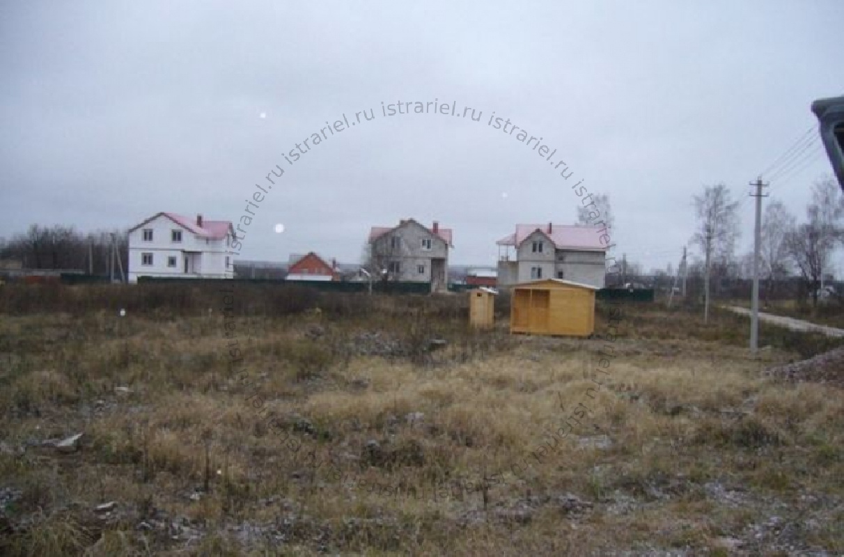 участок с коммуникациями
